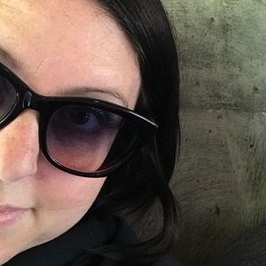 Meet your Posher, Ambur